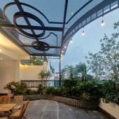 Bán nhà Hoàng Quốc Việt, 90m2x6t, thang máy, view vườn hoa, gara, ô tô tránh đỗ